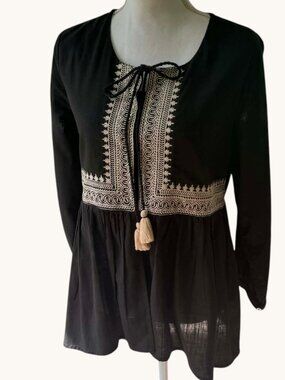 CROSSTREE LANE Black Top with Tan Embroidered Detail